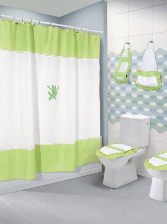 FIORELLA -1.80 x 1.80 mts.  445 Set de baño: 4 piezas: Cubre inodoro - Cubre bidet - Algodonera - Porta rollo  821 Cesto de baño.     100% Poliéster 